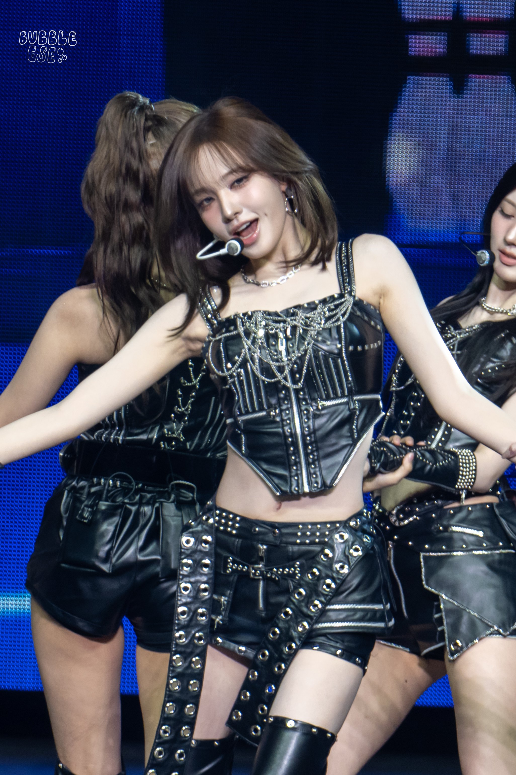 아이브 리즈 wearing PB088E